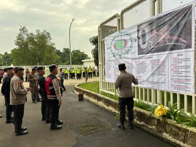 Ratusan Petugas Gabungan Amankan Pertandingan Adhyaksa FC melawan PSPS Pekanbaru