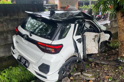 Istri Anggota DPRD Sulsel Tewas Kecelakaan di Tol Makassar, Mobil Oleng Tabrak Pembatas Jalan