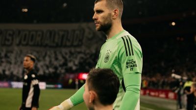 Maarten Paes Memulai Karir di Ajax dengan Skor Imbang Melawan NEC