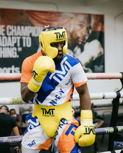 Setelah 8 Tahun Pensiun, Floyd Mayweather Umumkan Comeback ke Tinju Profesional