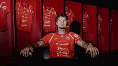 Shayne Pattynama: Momen Spesial di Tanah Leluhur sebelum Pertandingan Persija