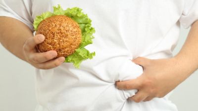 Apakah Makan Malam Benar-benar Meningkatkan Berat Badan?