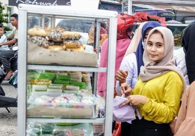 Ramadhan Vibes! Pemburu Takjil Padati Lambaro Jelang Magrib