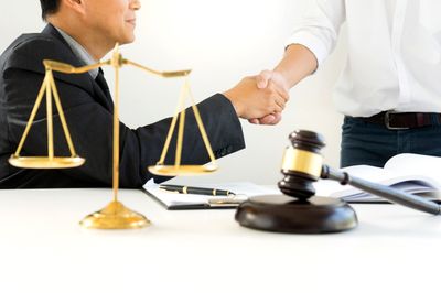 Apa Itu Arbitrase? Pengertian, Dasar Hukum, Proses, dan Contoh Kasus Lengkap