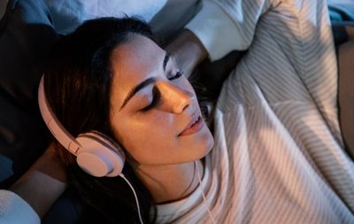 6 Rekomendasi Lagu Korea Pengantar Tidur, Dijamin Bikin Cepat Terlelap