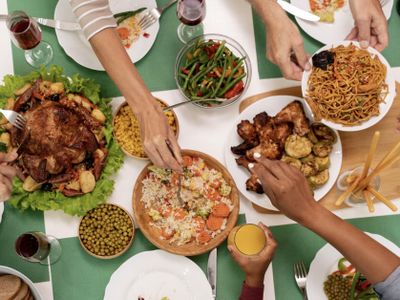 7 Ide Menu Bukber Potluck yang Bikin Ngumpul Makin Seru dan Nggak Ribet