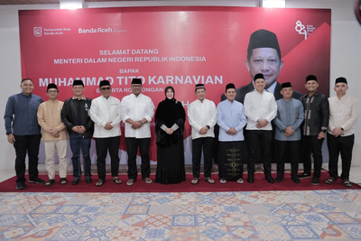 Sahur di Banda Aceh, Mendagri Bahas Pembangunan dan Salurkan 500 Al Quran