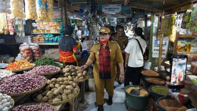 Rupiah Melemah, Harga Pangan Berpotensi Naik 8 Persen, Pakar UGM Sarankan Hal Ini