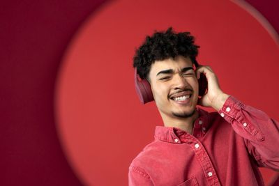10 Lagu Indonesia Era 90-an Populer, Masih Dikenang Sampai Sekarang!