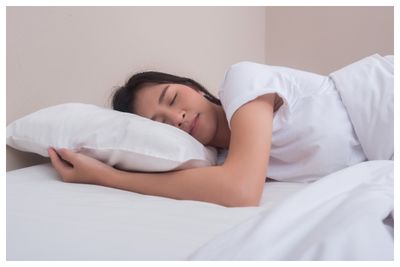 Tidur Pakai Bra Ternyata Aman! Dokter Bongkar Faktanya