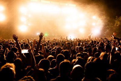 Mengenal Istilah Encore: Mengapa Musisi Kembali ke Panggung Setelah Konser Usai?
