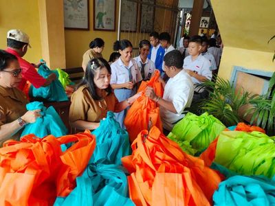 SMA Negeri 1 Manokwari Terima MBG Menu Kering Selama Ramadhan