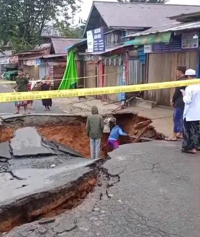 Jalan Poros Trans Kaltara di Sekatak Putus Total, Gorong-Gorong Amblas Diduga Akibat Hujan Deras