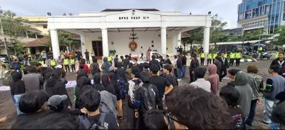 Ratusan Mahasiswa Kepung Lagi DPRD DIY, Singgung Reformasi Polri Hingga Program MBG