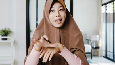 Pilihan Model Hijab Optimal untuk Mempertegas Bentuk Wajah Bulat