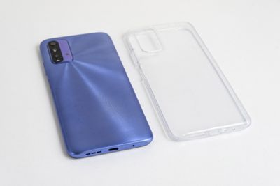 Casing Ponsel Kuning dan Kotor? Ini Cara Jitu Membersihkannya agar Kinclong Lagi