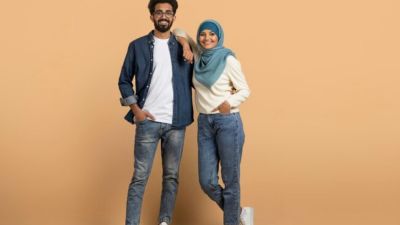 Cara Memilih Outfit Couple untuk Bukber yang Santai dan Stylish