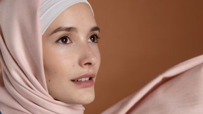 Gaya Hijab Satin untuk Acara Ramadan: Simpel dan Menarik