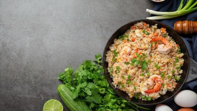 Risiko Kesehatan dari Kebiasaan Makan Berat Usai Adzan Maghrib