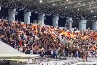 Datang Jauh ke Samarinda, Aremania Tetap Setia Kawal Arema di Stadion Segiri
