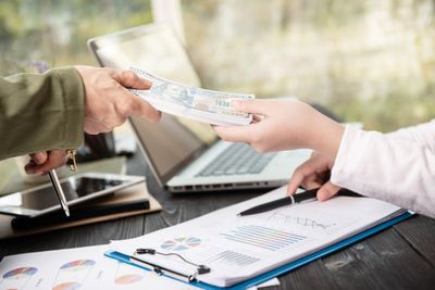 Investor Pemula Wajib Tahu! Ini Bedanya Obligasi Pemerintah vs Korporasi