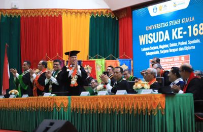 Momen Haru! Wisuda Terakhir Prof Marwan sebagai Rektor USK