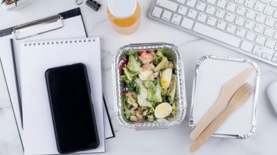 Manfaat dan Strategi Membawa Bekal Sehat di Tempat Kerja