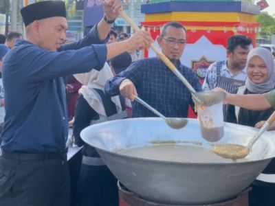 200 Paket Ie Bu Peudah Dibagikan Gratis di Peukan Raya Ramadhan Banda Aceh