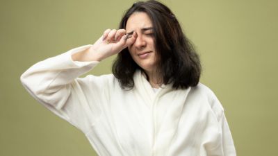 Solusi Efektif untuk Mengatasi Mata Bengkak di Pagi Hari