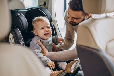 7 Tips Membawa Bayi Bepergian Jauh Naik Mobil Anti Rewel