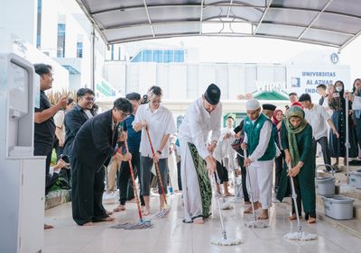 Gerakan Masjid Bersih Angkat Peran Marbot yang Kerap Terlupakan