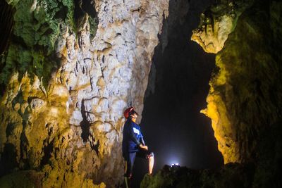 Goa Boki Maruru, Pesona Stalaktit Megah di Sungai Sageyen Halmahera Tengah