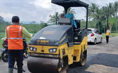 Pemkab Temanggung Tambal Jalan Berlubang di Jalur Alternatif Jelang Lebaran
