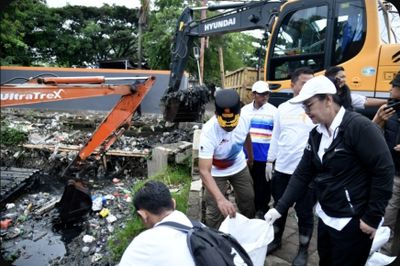 Lakukan Bersih-Bersih Sungai Guna Tangani Persoalan Sampah Penyebab Banjir