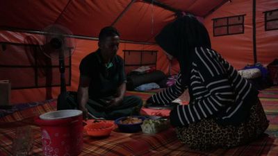 Kisah Kuli Panggul Kayu di Tenda Pengungsian saat Ramadan: Tak Sebahagia Tahun Lalu