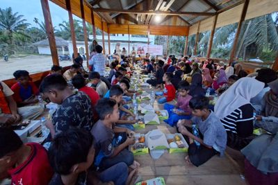 Tuntaskan Misi KKN di Aceh, UGM Perkuat Fasilitas Publik Lewat Peresmian Balai Masjid