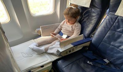 8 Tips Berpergian Naik Pesawat Bersama Bayi Berusia 1 Tahun saat Mudik Lebaran