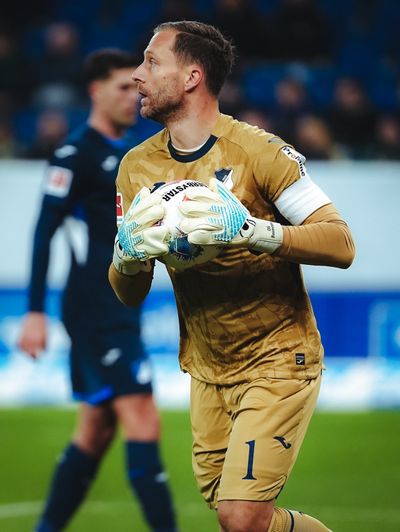 Ter-Stegen Cedera, Nagelsmann Indikasikan Oliver Baumann akan Jadi Kiper Utama Jerman di Piala Dunia 2026
