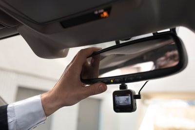 Apa Saja Manfaat Kamera Dashboard yang DItempel di Mobil? Salah Satunya Bukti Rekaman Objektif