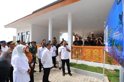 Bergaya Khas Osing, Menteri KKP Tinjau Proges Kampung Nelayan Merah Putih Banyuwangi
