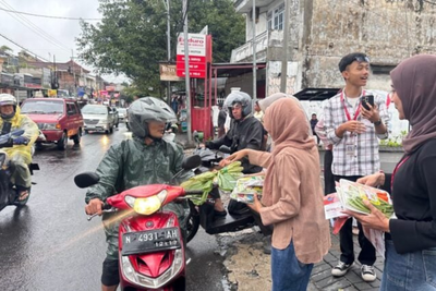 Unik! Prodi Agribisnis UMM Bagikan Ratusan Paket Takjil Berupa Sayur Siap Masak