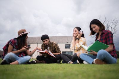 Bosan Menunggu Mata Kuliah Selanjutnya? Simak 5 Cara Asyik Mengisi Waktu Luang saat Jam Kosong