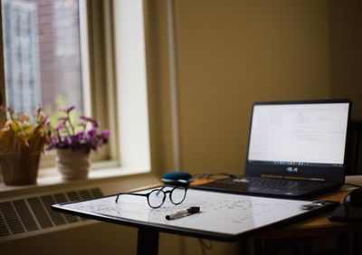 Jangan Panik! Ini 5 Cara Melacak Laptop Hilang atau Dicuri (Windows & MacBook)