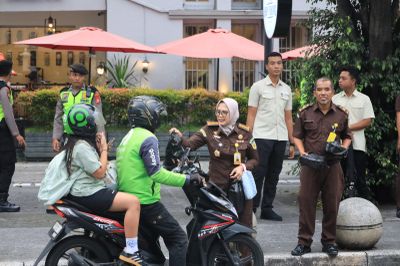Semarak Ramadhan 2026 Kejati DIY Bersama IAD : Gelar Bazar Murah Hingga Bagikan Takjil Gratis