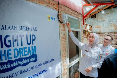 Wagub Jihan Apresiasi Program Light Up The Dream PLN, 34 Keluarga di Lampung Terima Listrik Gratis