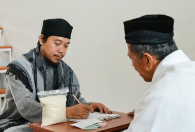 Berapa Hak Amil Zakat dari Dana Zakat? Simak Aturan dan Dalilnya