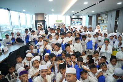 Belajar Bekerja, Belajar Berbagi: Ramadan PNM Ajak Anak Yatim dan Dhuafa Roleplay Jadi Pemberdaya UMKM