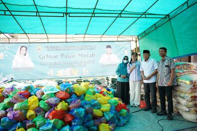 Gerakan Pasar Murah Hadir di Desa Nusa Jaya, Warga Sampaikan Terima Kasih kepada Gubernur