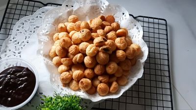 Resep Kue Sus Kering Isi Cokelat yang Renyah dan Lumer di Mulut