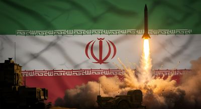 Tembus Kecepatan Suara! Membedah Teknologi Siluman di Balik Rudal Hipersonik Terbaru Iran